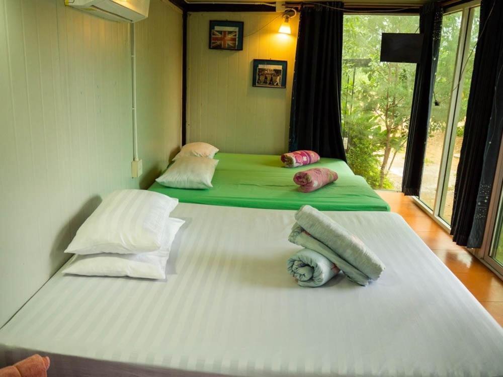 Beach Box Resort At Rimlay Rayong Esterno foto