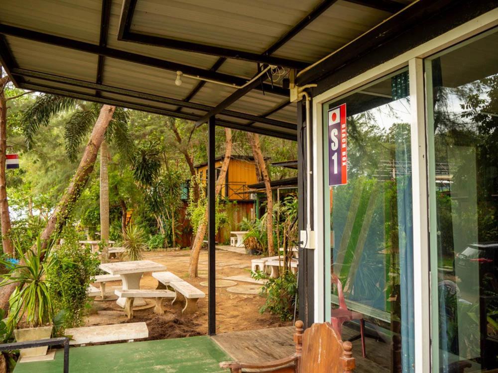 Beach Box Resort At Rimlay Rayong Esterno foto